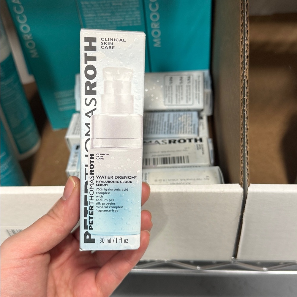 BRAND  NEW IN BOX WITH SEAL Peter Thomas Roth Water Drench Hyaluronic Glow Serum